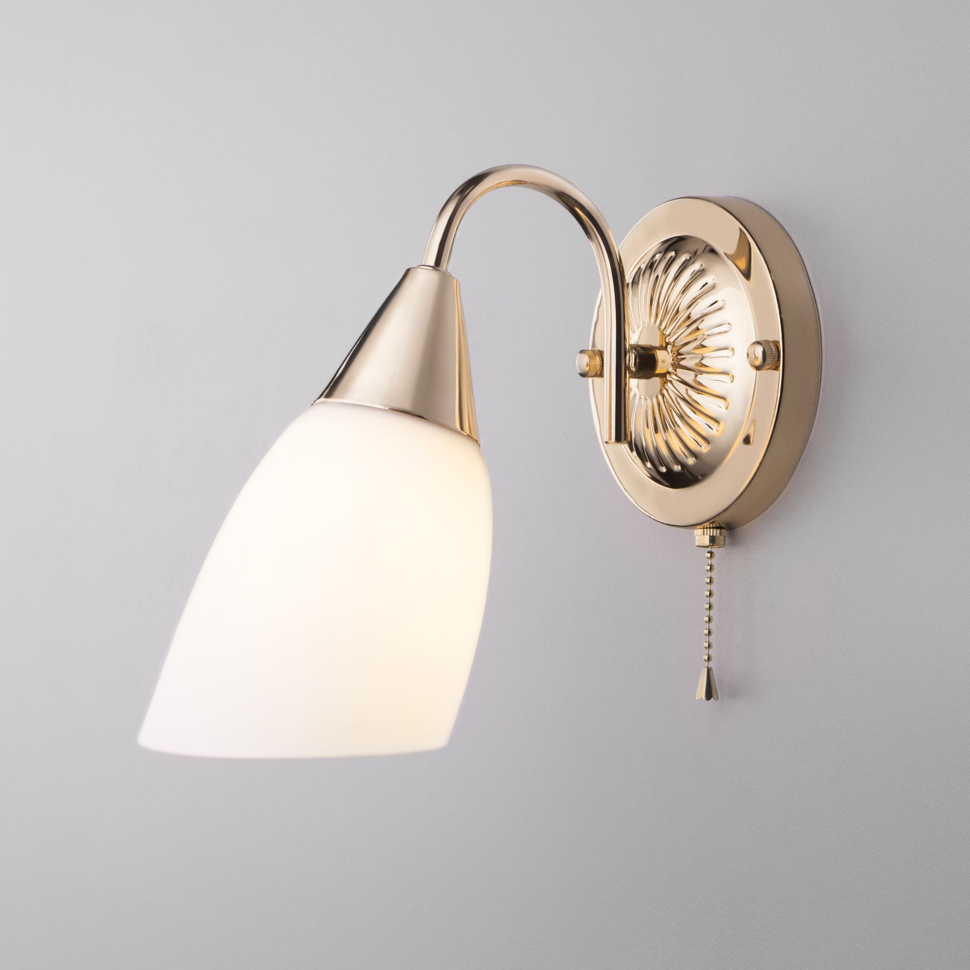 bra-so-steklyannym-plafonom-30149-1-zoloto-a043901-0001.jpg Բրա՝ ապակե պլաֆոնով 30149/1 ոսկեգույն - Image 1