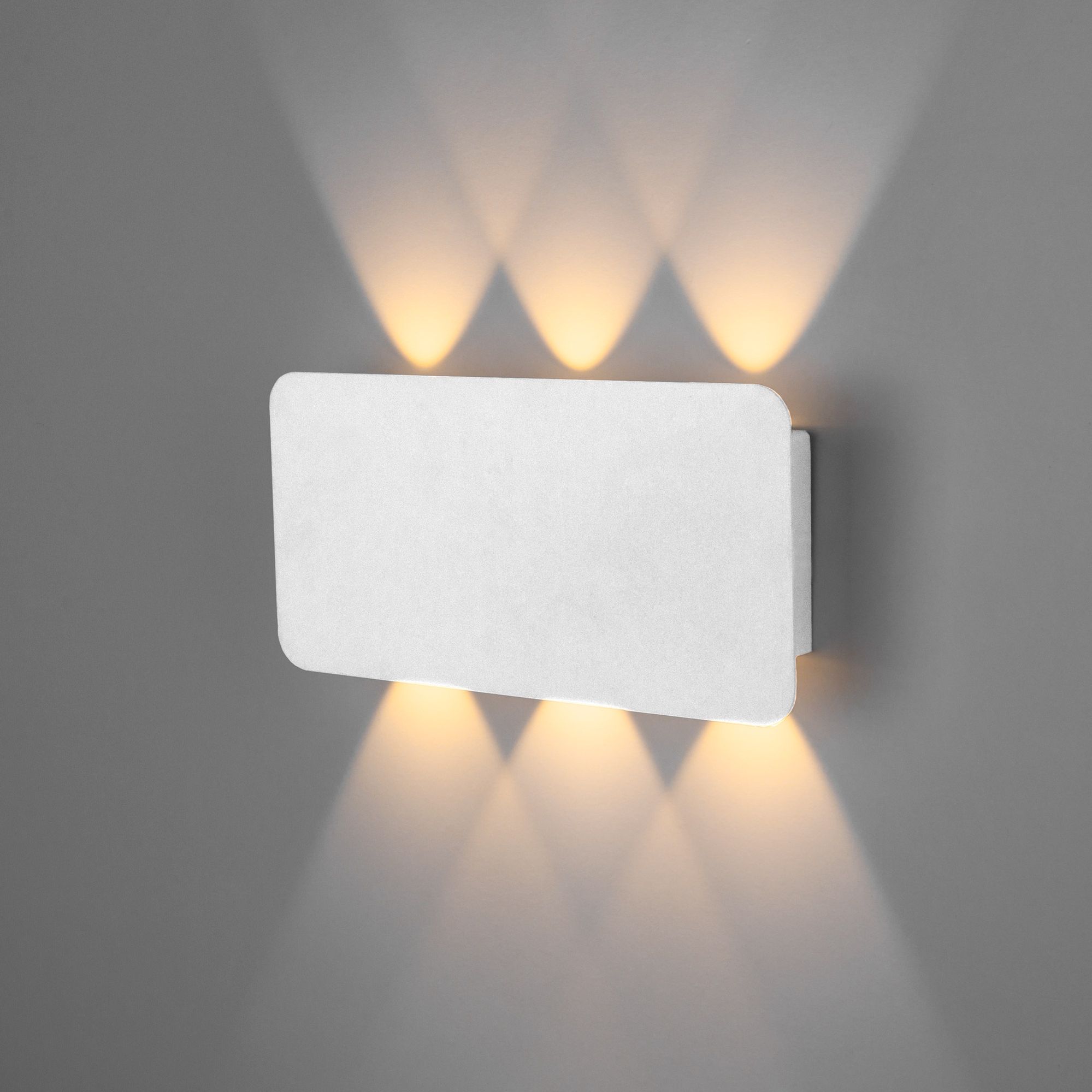 nastennyy-svetodiodnyy-svetilnik-angle-led-40138-1-led-belyy-a055776_0001.jpg 40138/1 LED սպիտակ - Image 1