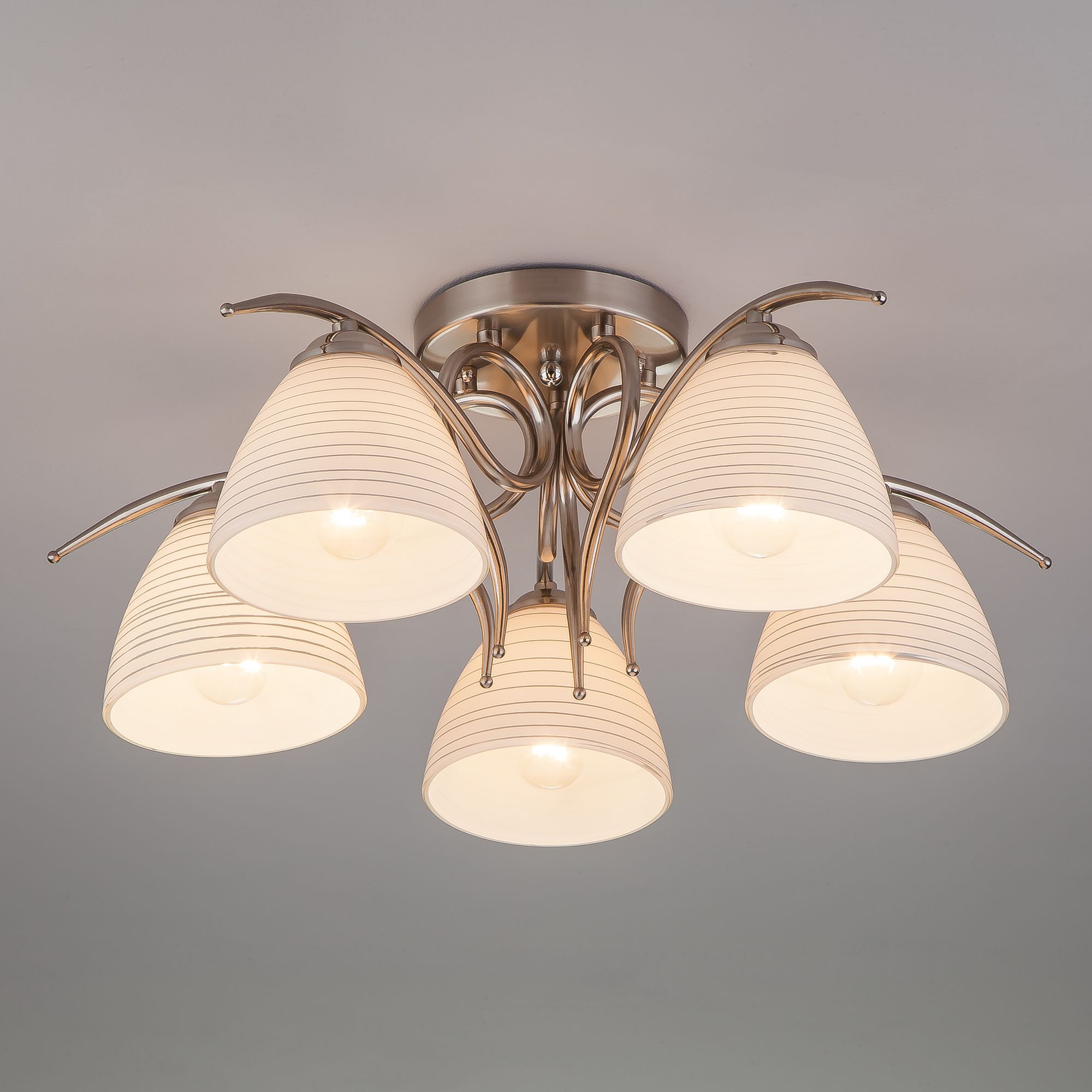 potolochnyy-svetilnik-so-steklyannymi-plafonami-30121-5-satin-nikel-00000083441-0001.jpg Առաստաղային լուսատու՝ ապակե պլաֆոններով 30121/5 սատին-նիկել - Image 1